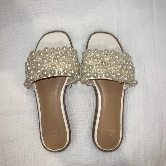 Pearl Sandals - Picture 3 of 5